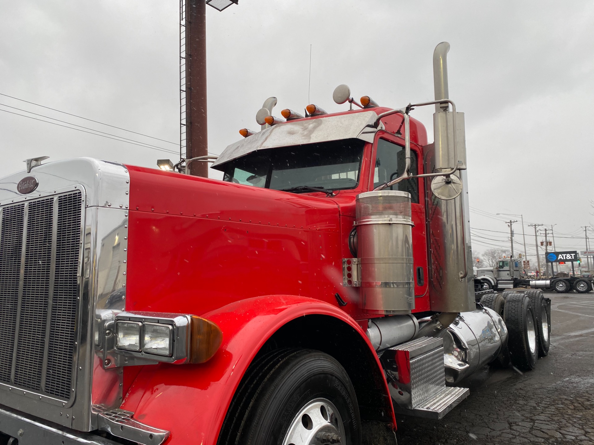 Used-2007-Peterbilt-379-Day-Cab---CAT-C-15---SUPER-CLEAN