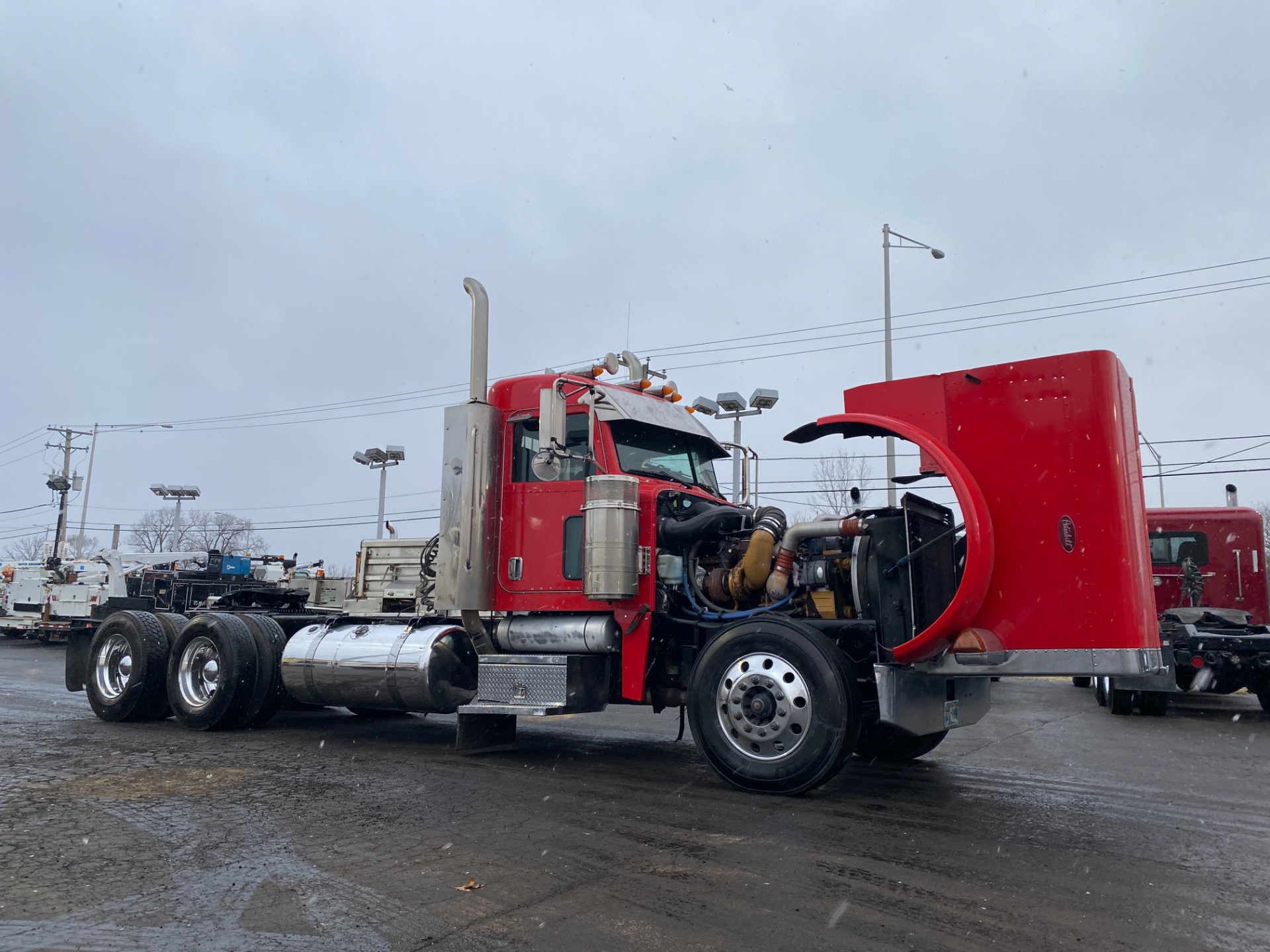 Used-2007-Peterbilt-379-Day-Cab---CAT-C-15---SUPER-CLEAN