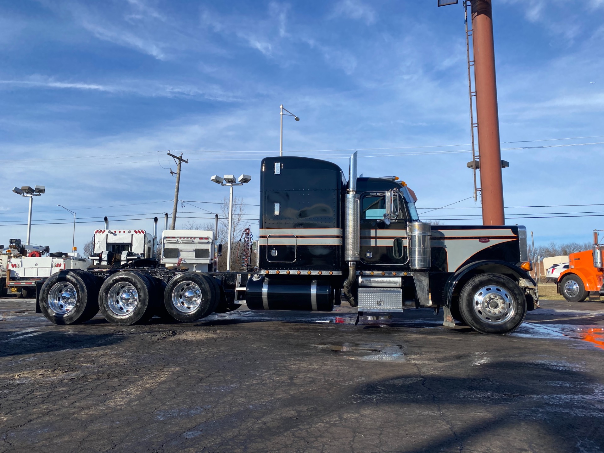 Used-2004-PETERBILT-379