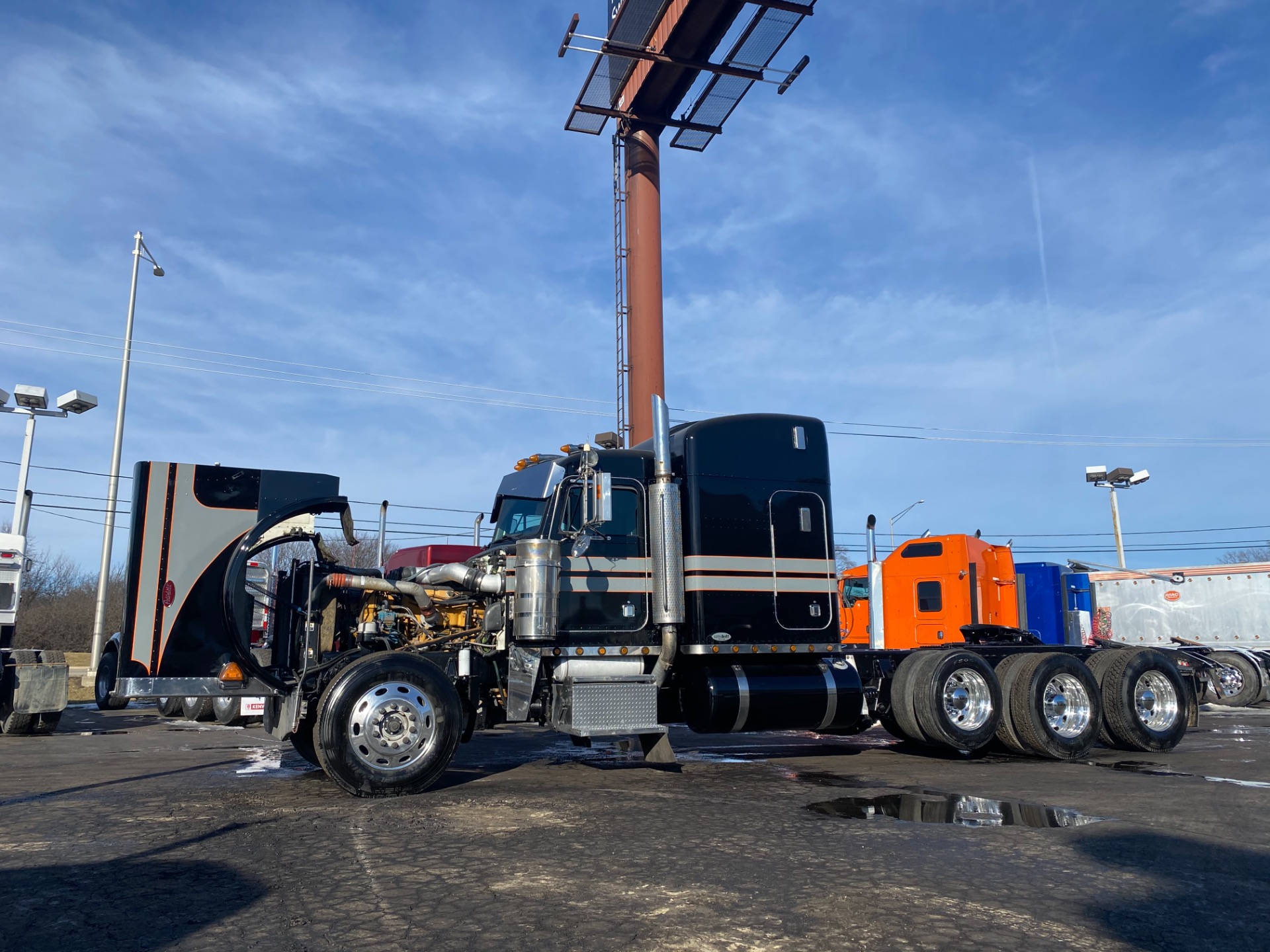 Used-2004-PETERBILT-379