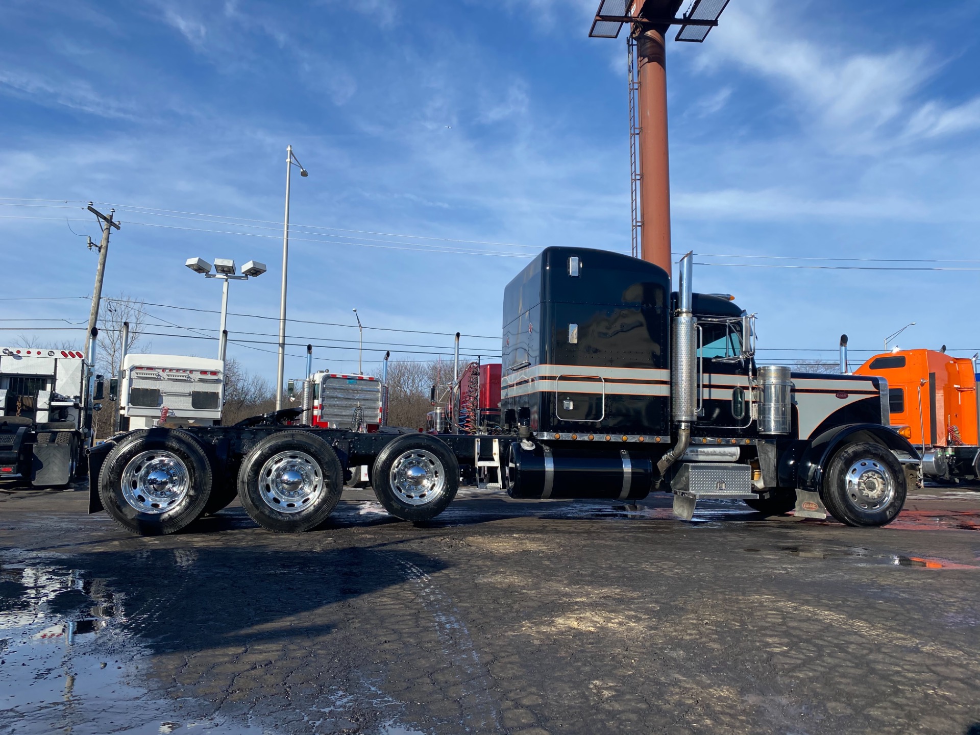 Used-2004-PETERBILT-379