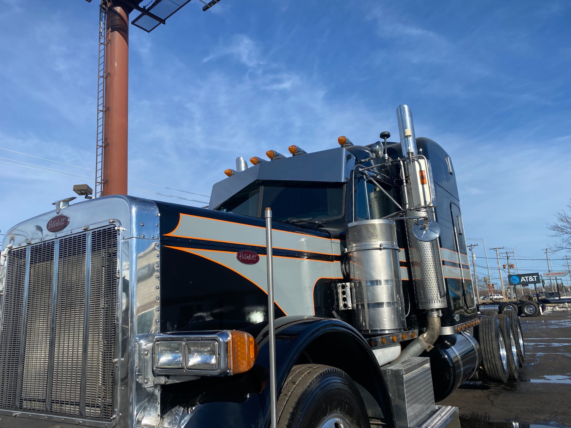 Used-2004-PETERBILT-379