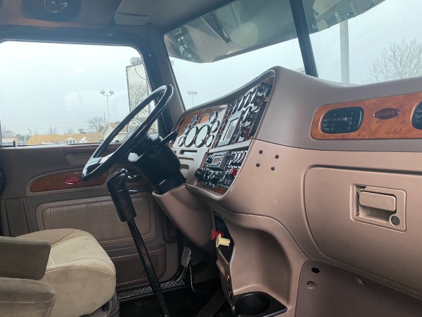 Used-2009-Peterbilt-388