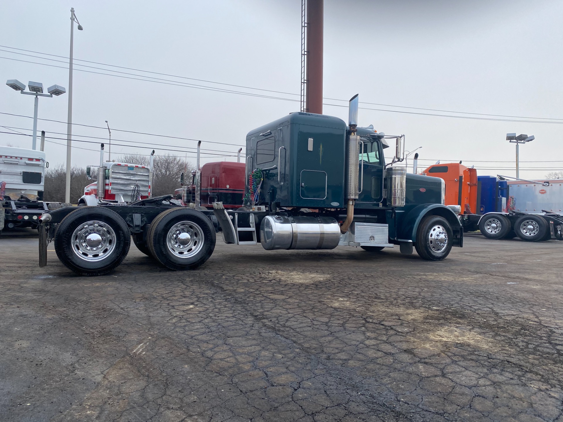 Used-2009-Peterbilt-388