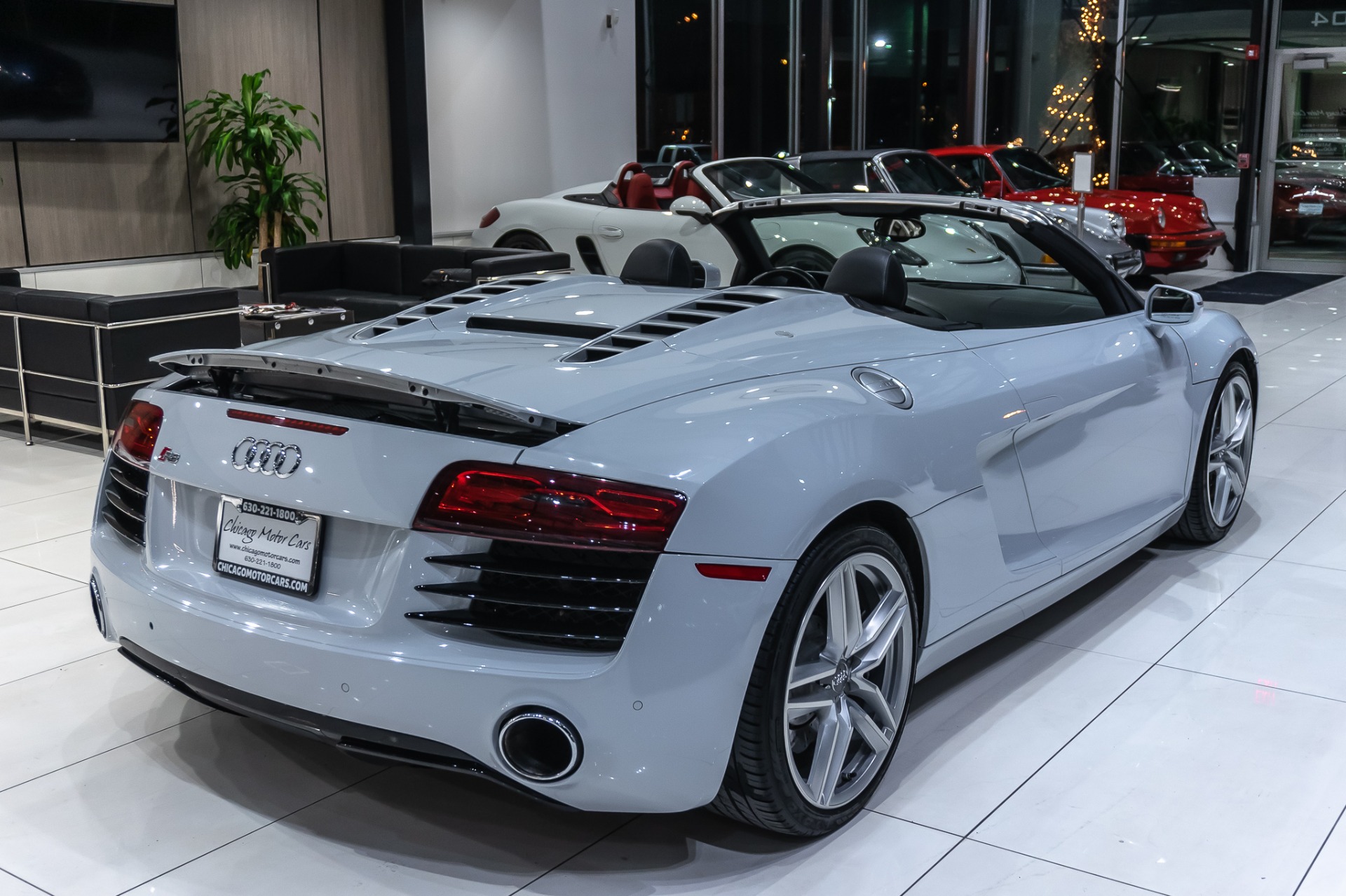 Used-2014-Audi-R8-42L-quattro-Spyder-ORIGINAL-MSRP-154K-DIAMOND-STITCHED-INTERIOR