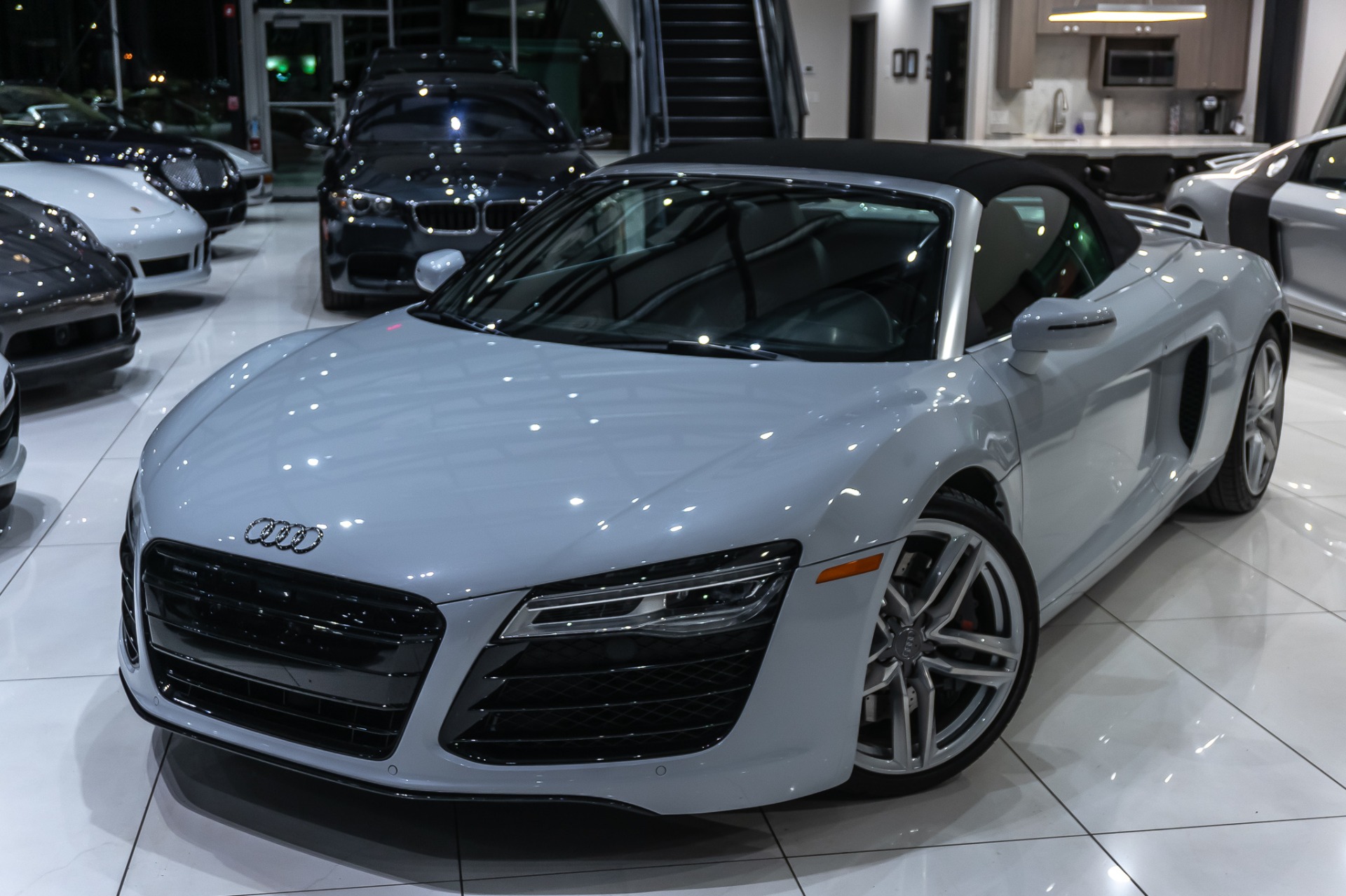 Used-2014-Audi-R8-42L-quattro-Spyder-ORIGINAL-MSRP-154K-DIAMOND-STITCHED-INTERIOR