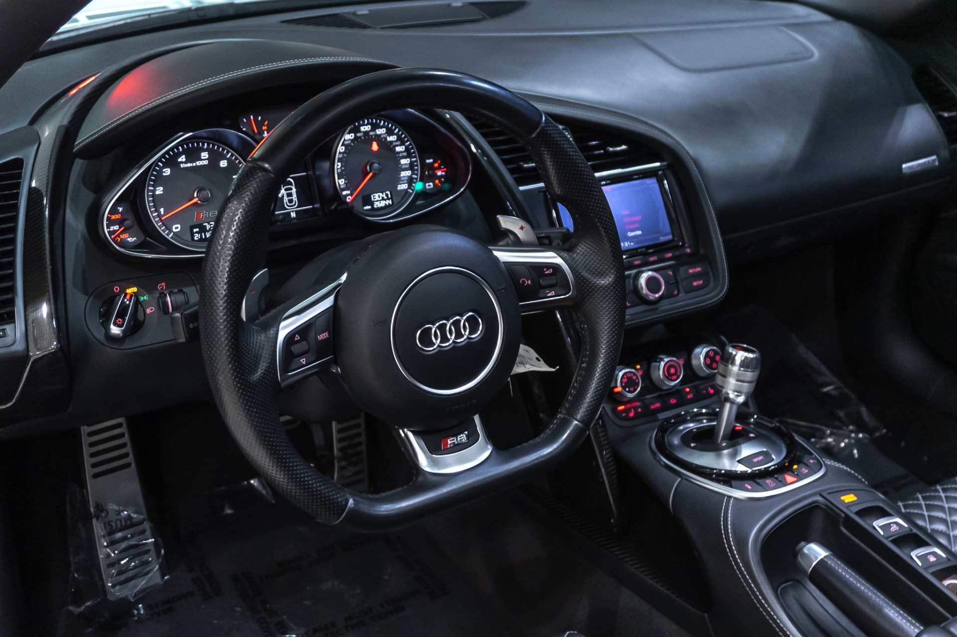 Used-2014-Audi-R8-42L-quattro-Spyder-ORIGINAL-MSRP-154K-DIAMOND-STITCHED-INTERIOR