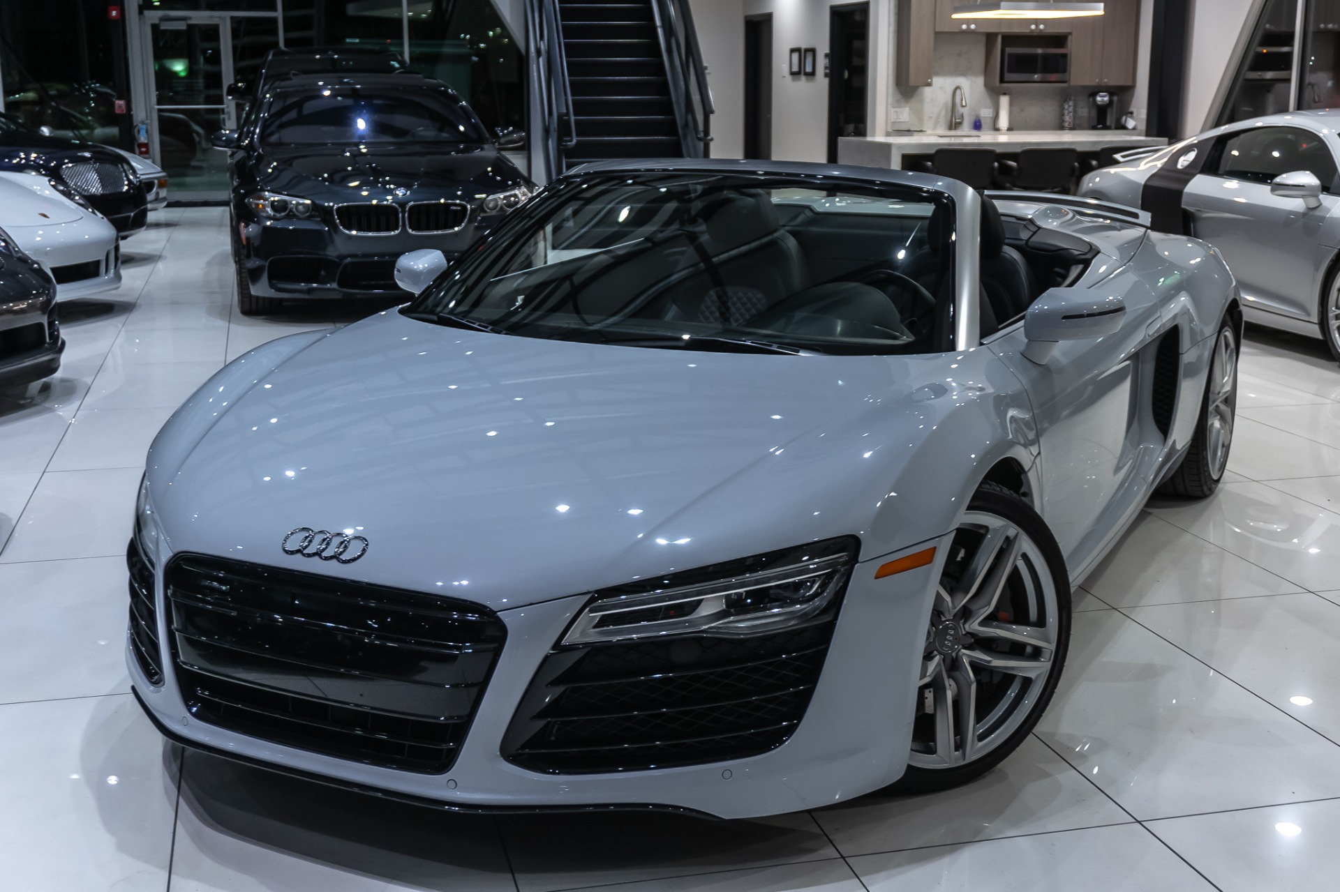 Used-2014-Audi-R8-42L-quattro-Spyder-ORIGINAL-MSRP-154K-DIAMOND-STITCHED-INTERIOR