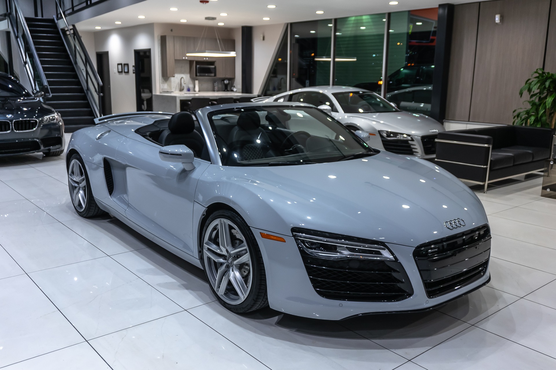 Used-2014-Audi-R8-42L-quattro-Spyder-ORIGINAL-MSRP-154K-DIAMOND-STITCHED-INTERIOR