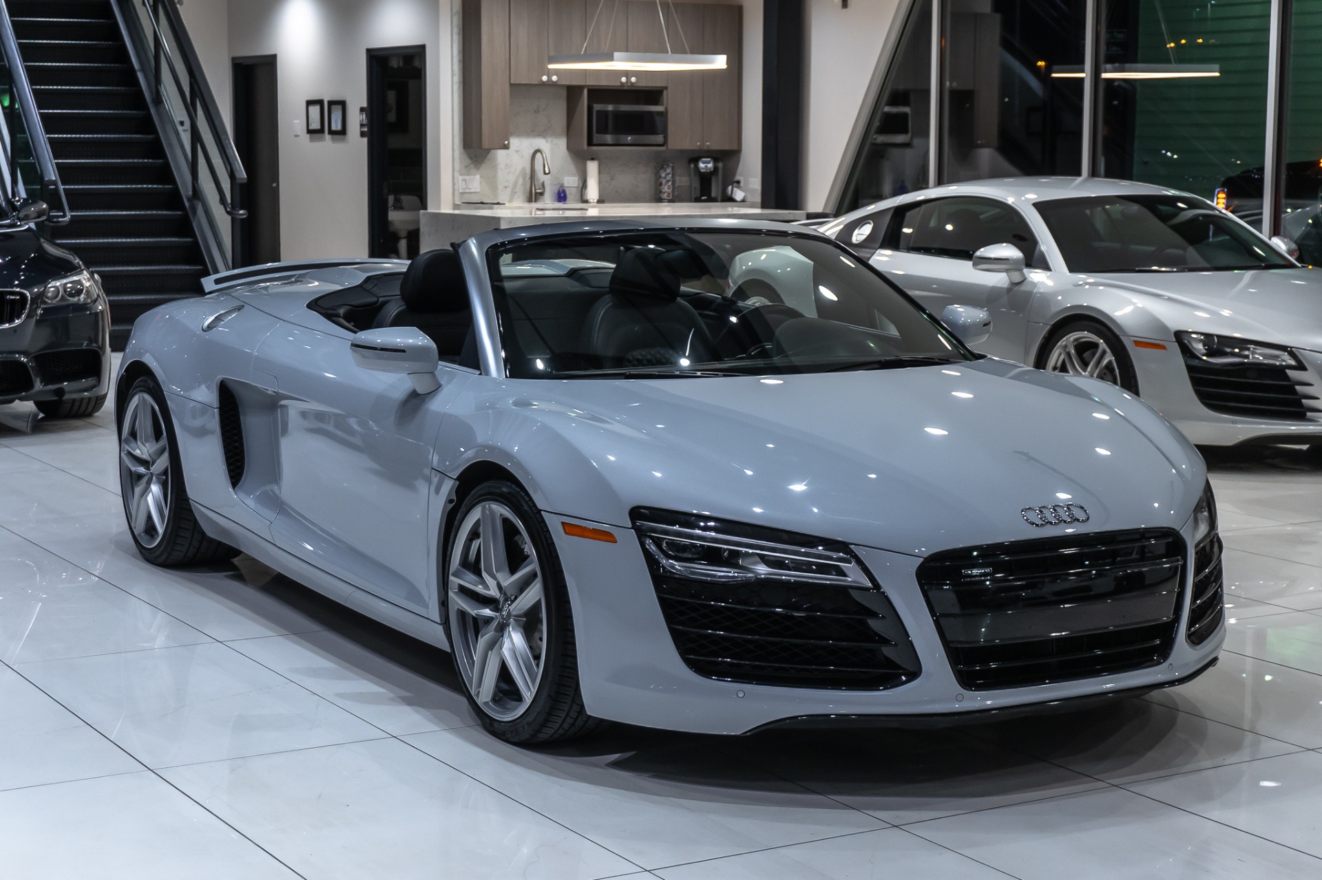 Used-2014-Audi-R8-42L-quattro-Spyder-ORIGINAL-MSRP-154K-DIAMOND-STITCHED-INTERIOR