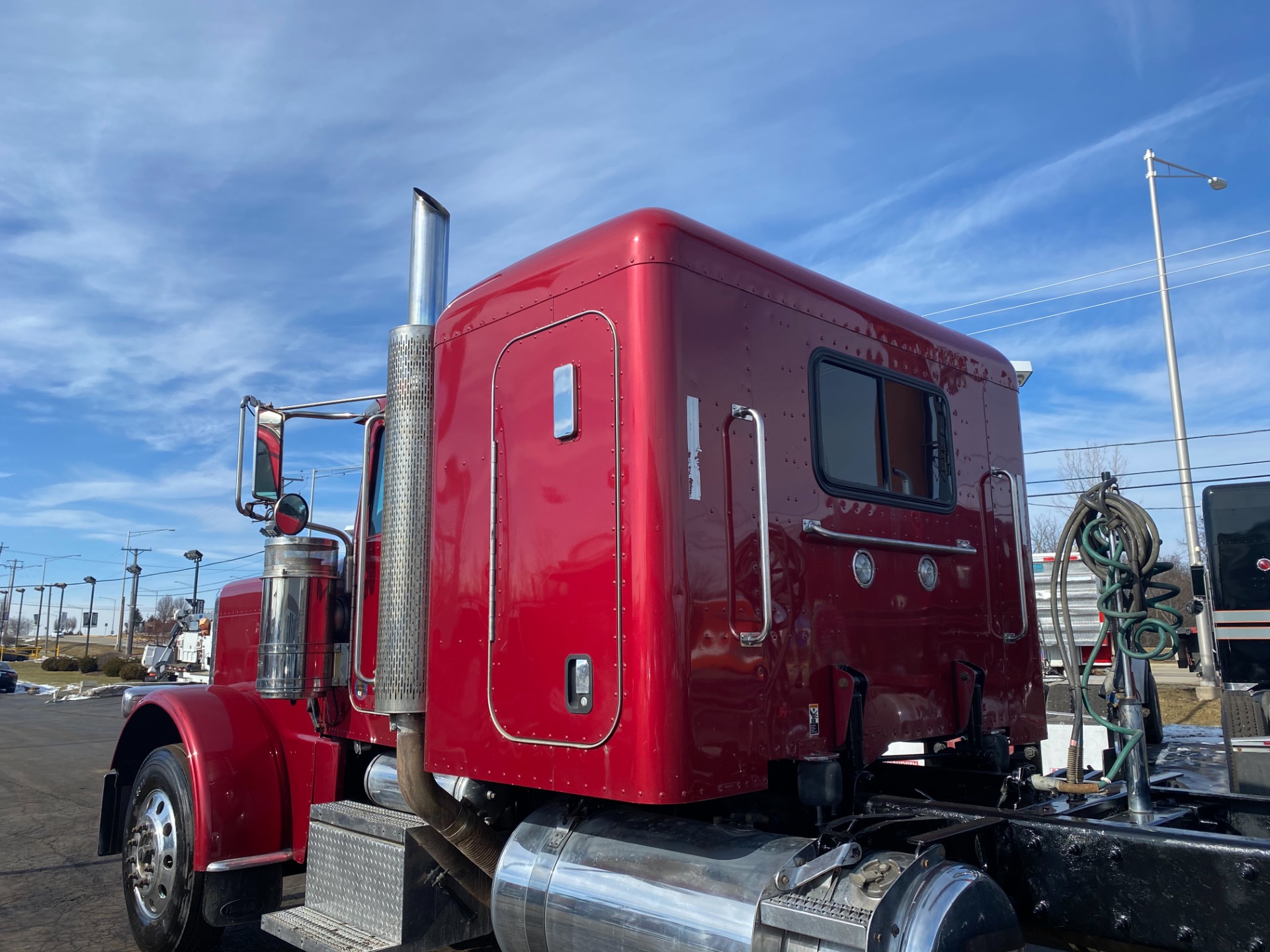 Used-2010-PETERBILT-389