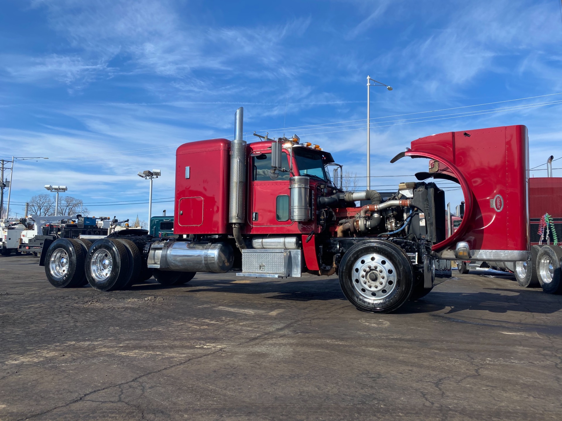 Used-2010-PETERBILT-389