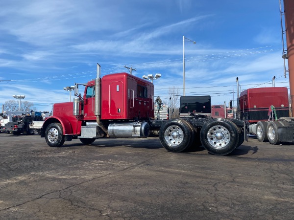 Used-2010-PETERBILT-389