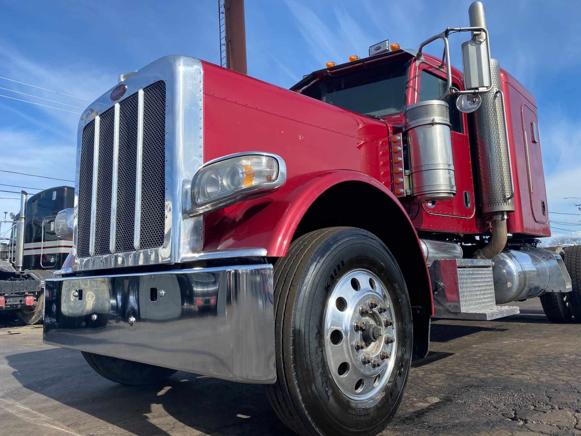 Used-2010-PETERBILT-389