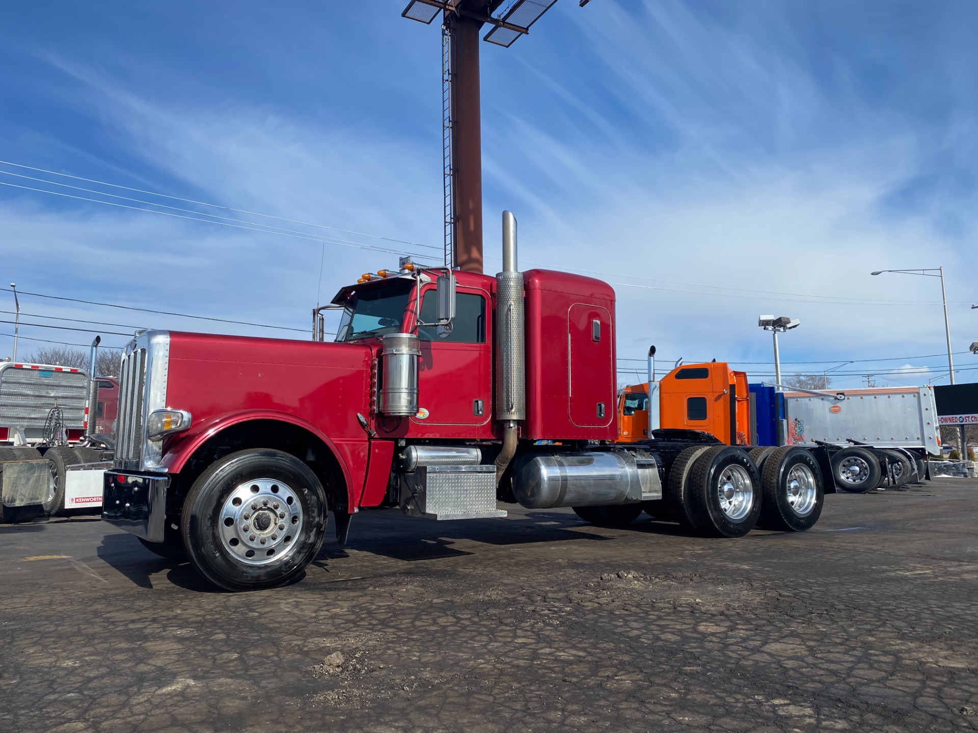 Used-2010-PETERBILT-389