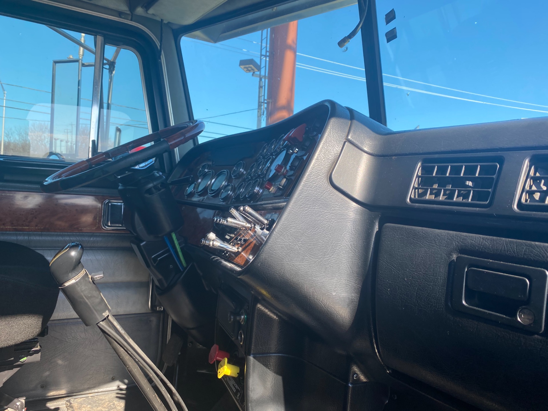 Used-2002-Peterbilt-379-Truck-Tractor