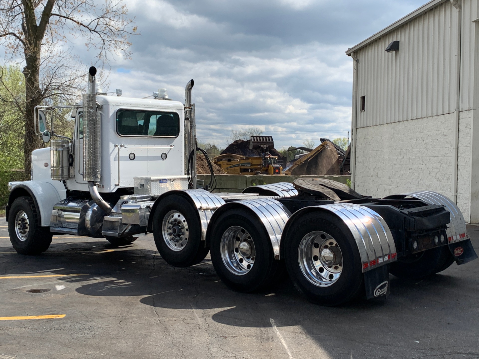 Used-2010-Peterbilt-388-Tri-Axle-Day-Cab---Cummins-ISX-550-hp