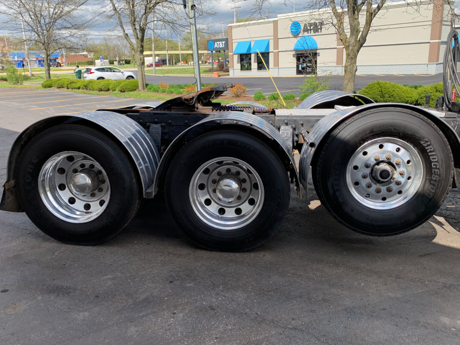 Used-2010-Peterbilt-388-Tri-Axle-Day-Cab---Cummins-ISX-550-hp