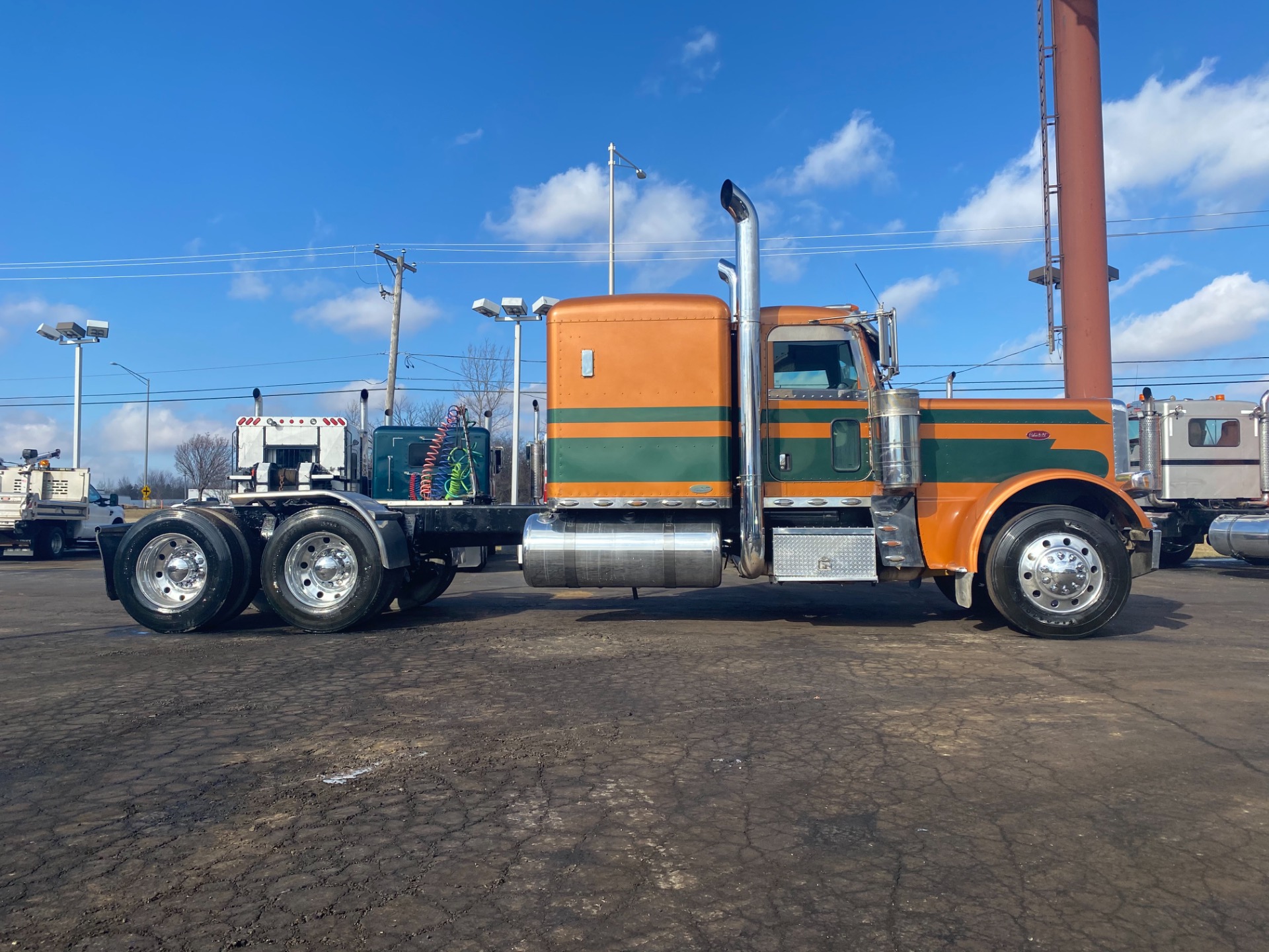 Used-2008-PETERBILT-389