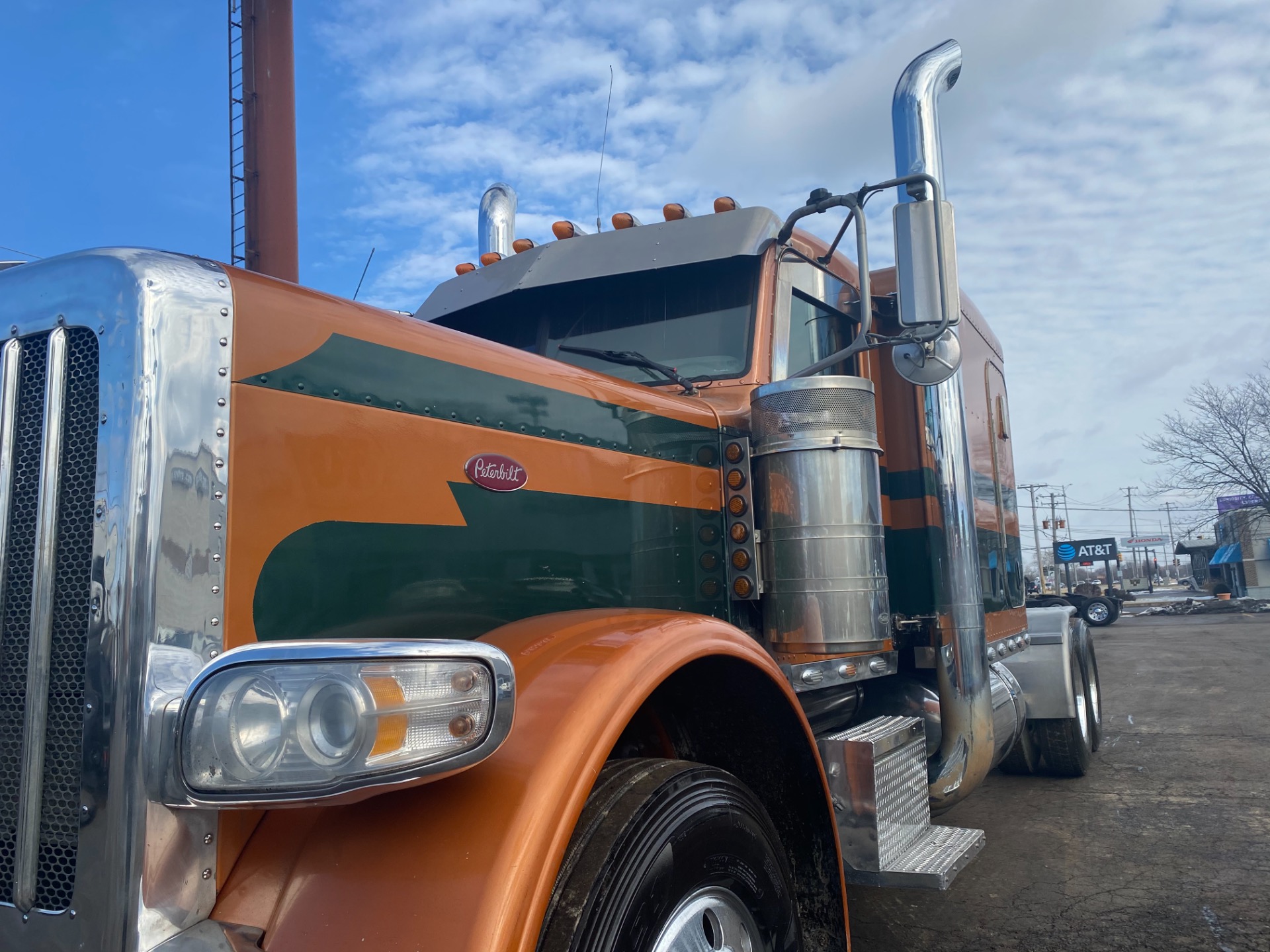 Used-2008-PETERBILT-389