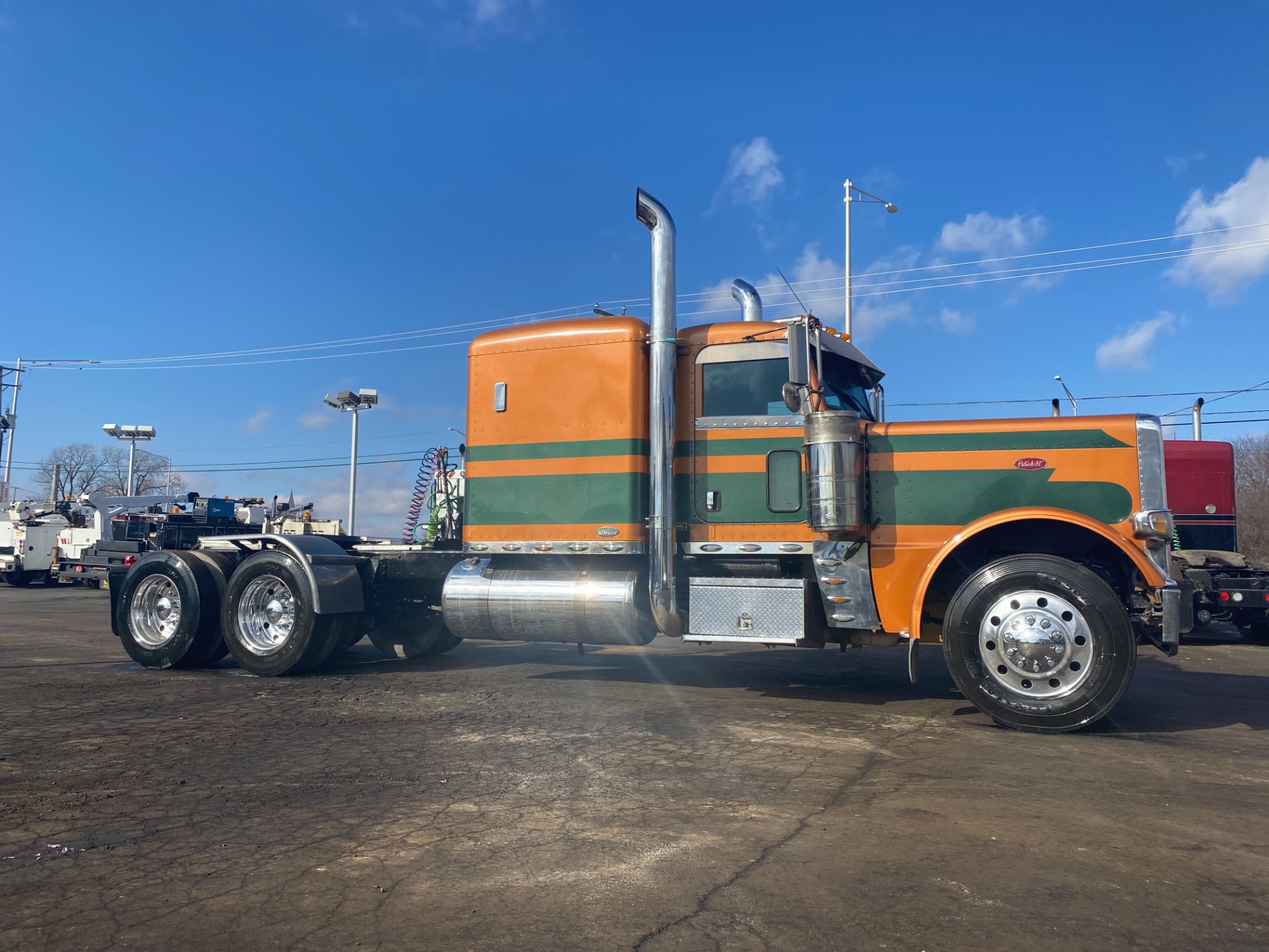 Used-2008-PETERBILT-389