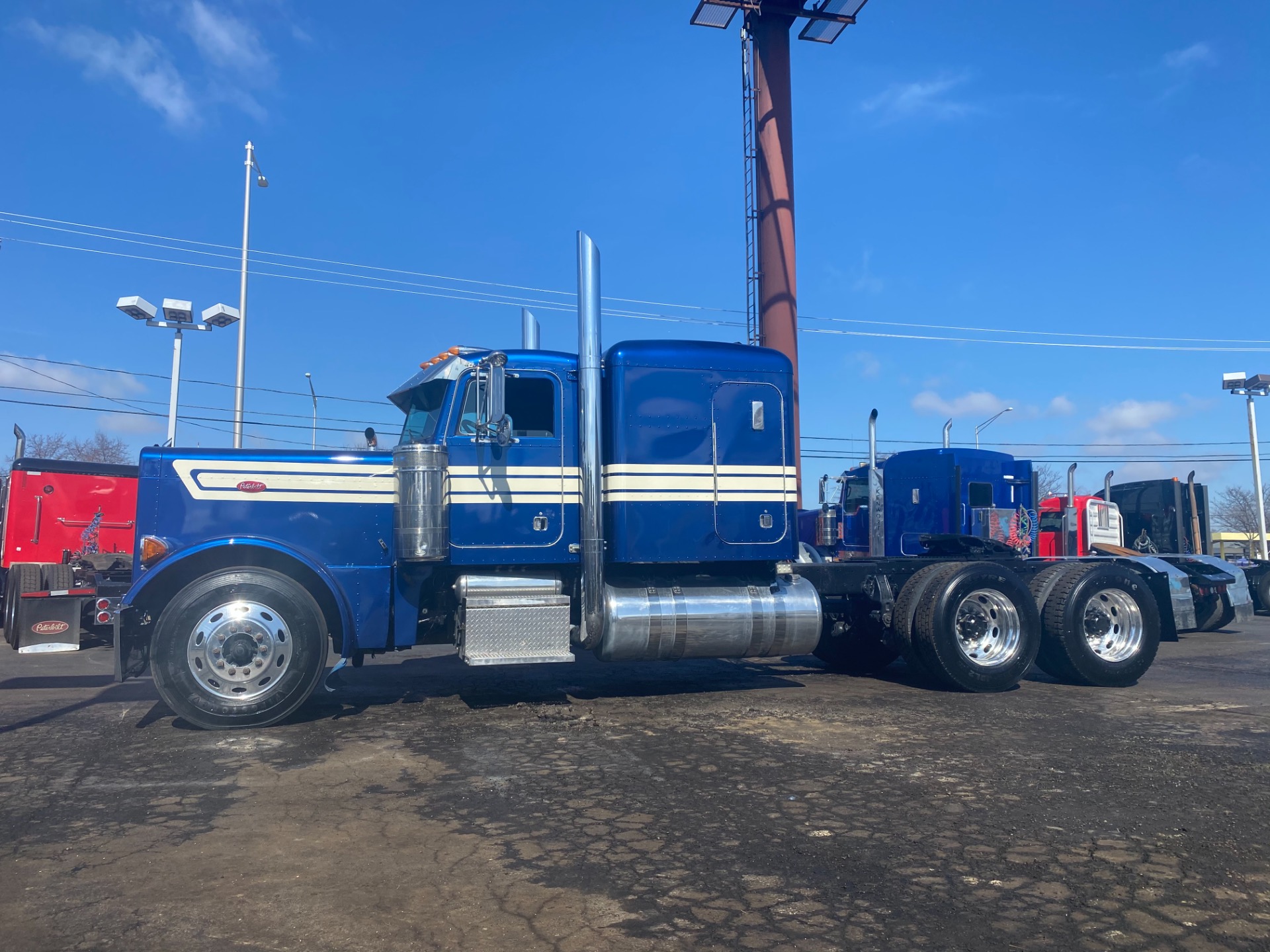 Used-2004-Peterbilt-379-SLEEPER-Cat-C15---550-Horsepower---13-Speed-Manual