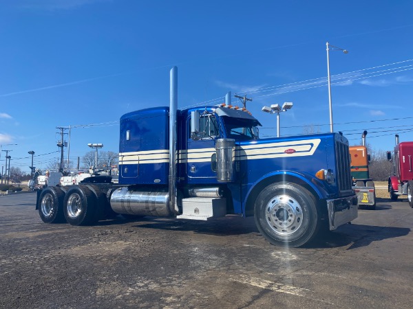 Used 2004 Peterbilt 379 SLEEPER Cat C15 - 550 Horsepower - 13 Speed Manual for sale Sold at Chicago Motor Cars in West Chicago IL 60185 1