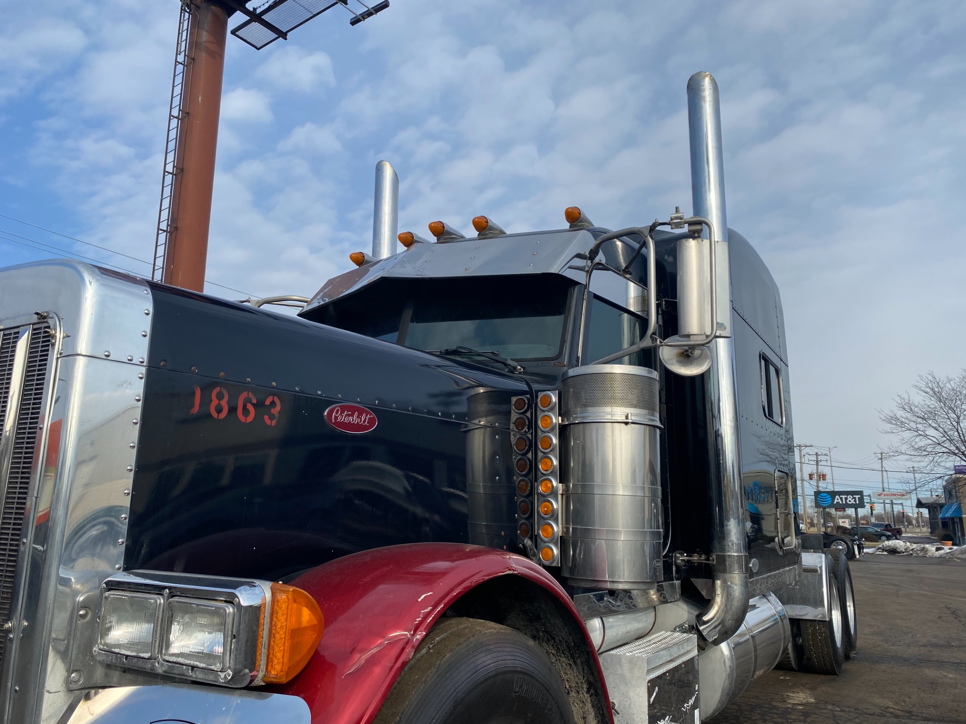 Used-2005-Peterbilt-379