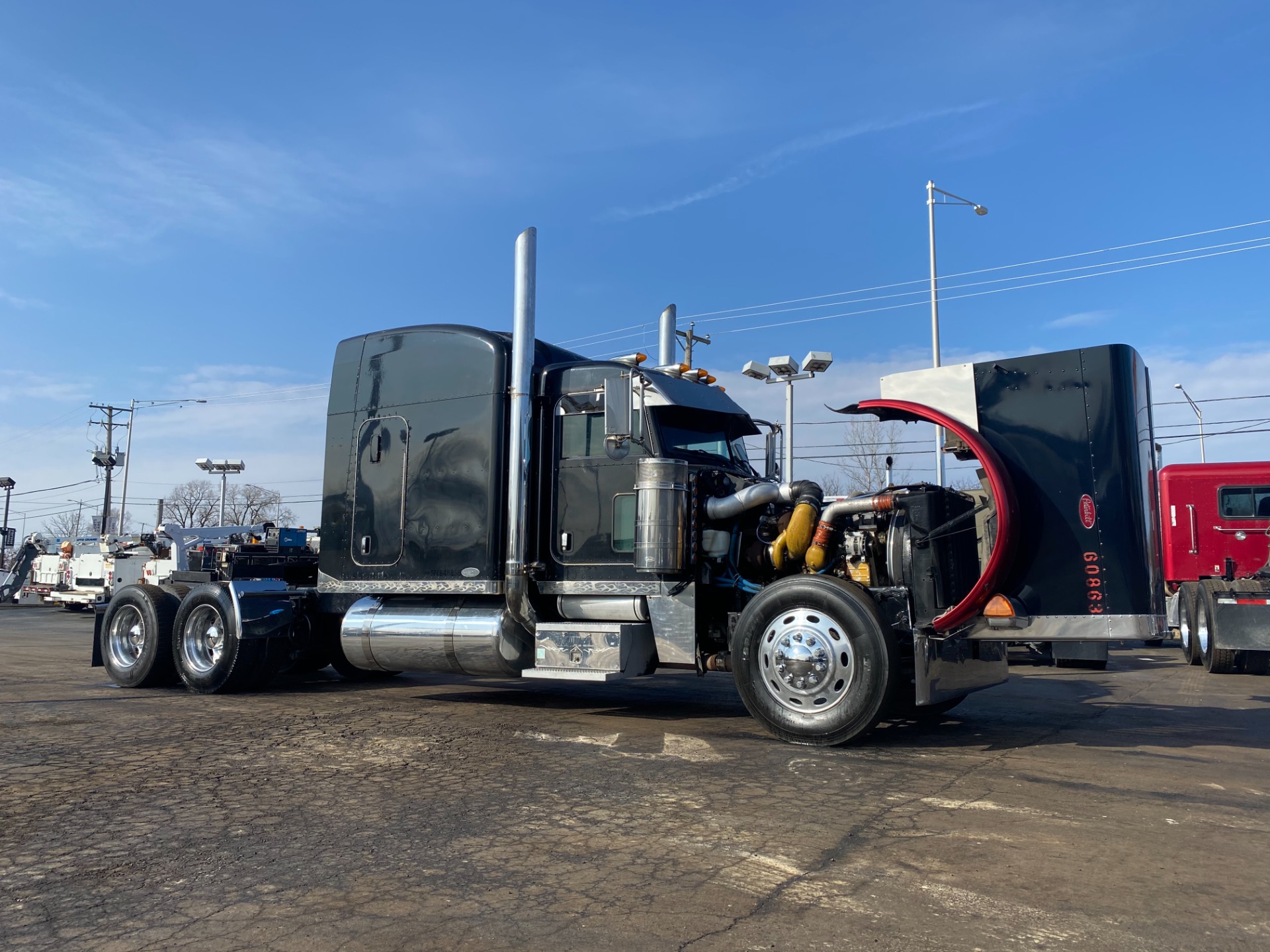 Used-2005-Peterbilt-379