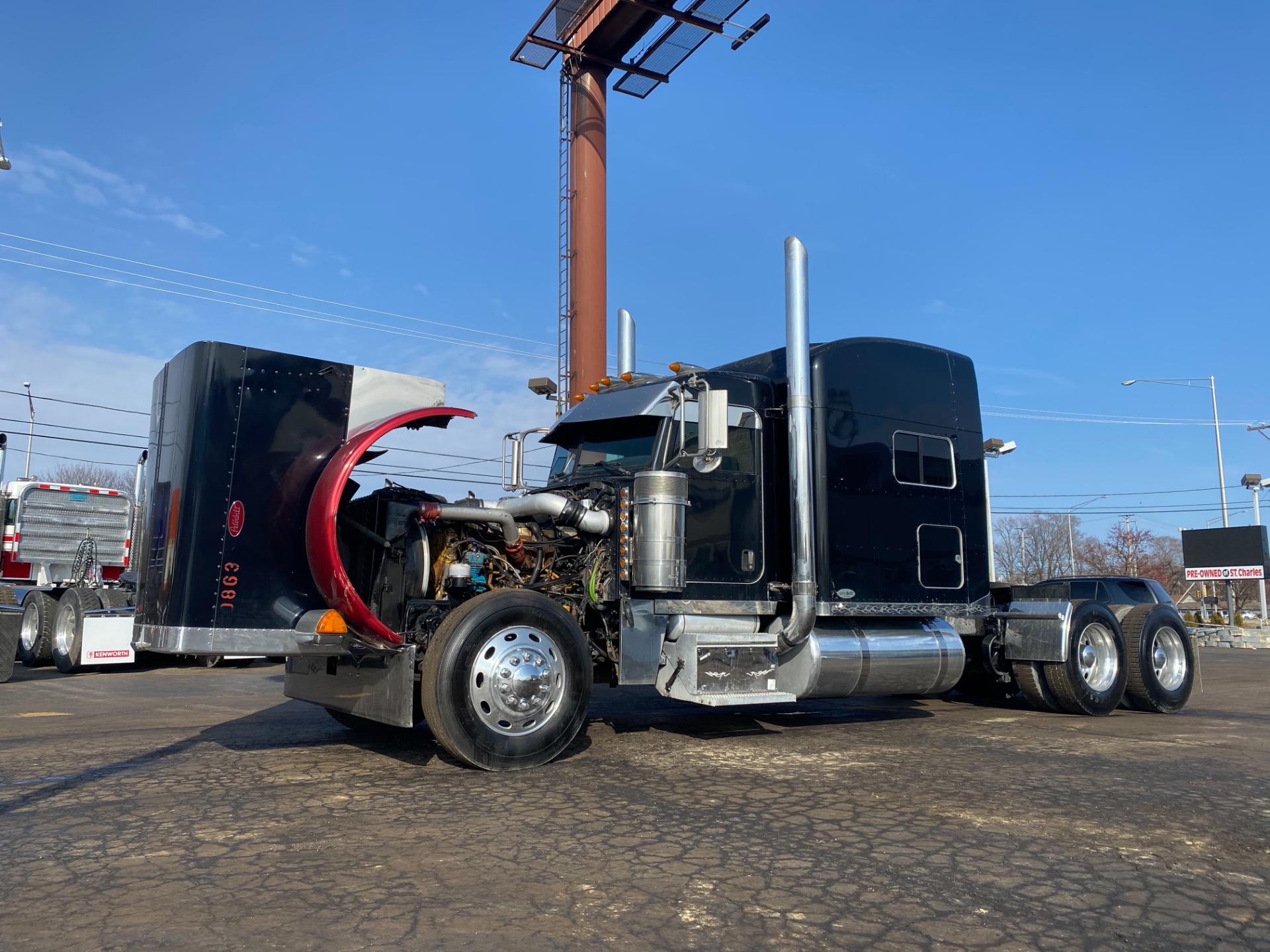 Used-2005-Peterbilt-379