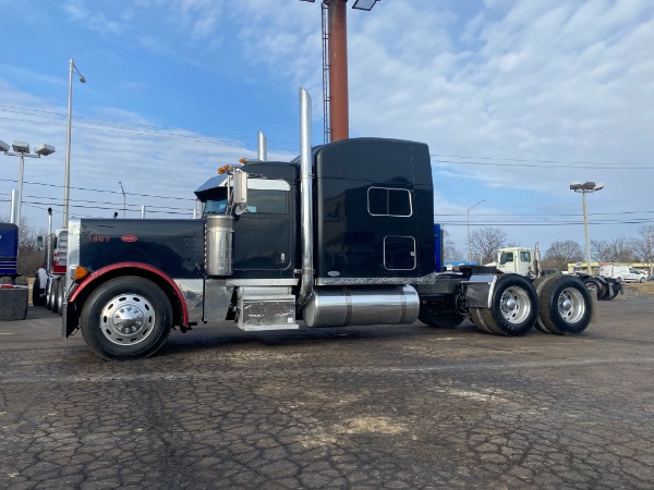 Used-2005-Peterbilt-379