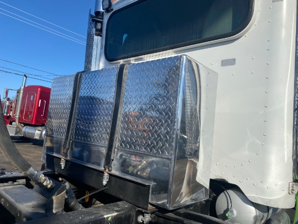 Used-2008-PETERBILT-389