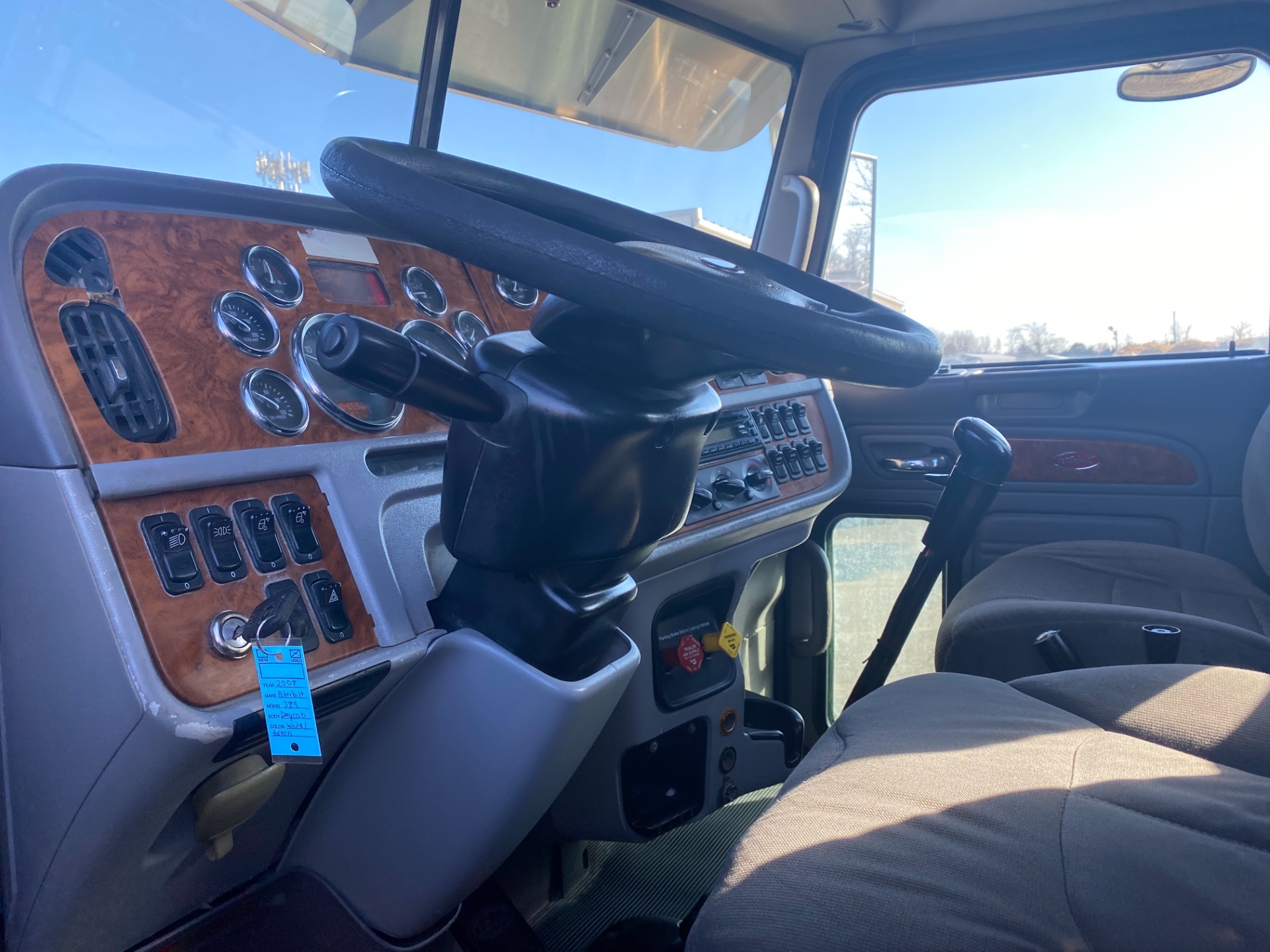 Used-2008-PETERBILT-389