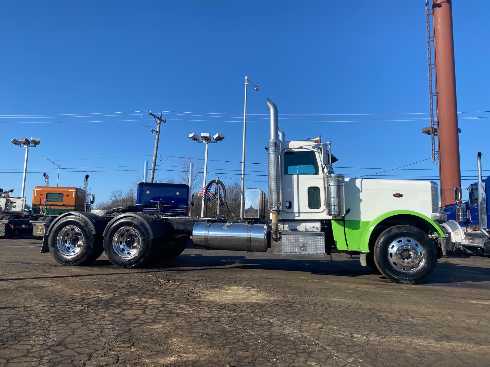 Used-2008-PETERBILT-389