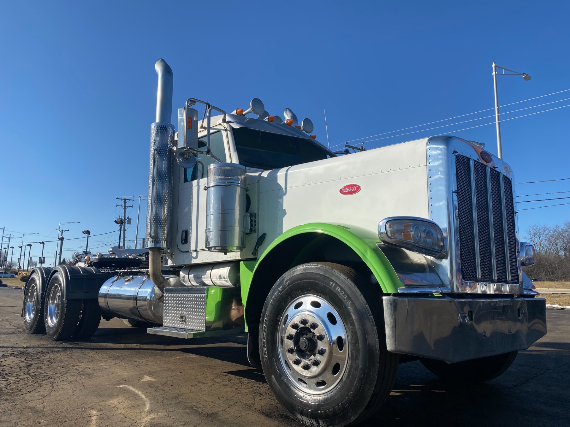 Used-2008-PETERBILT-389