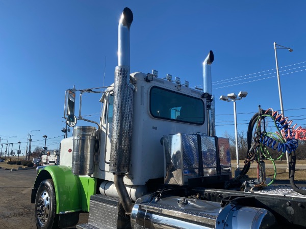 Used-2008-PETERBILT-389