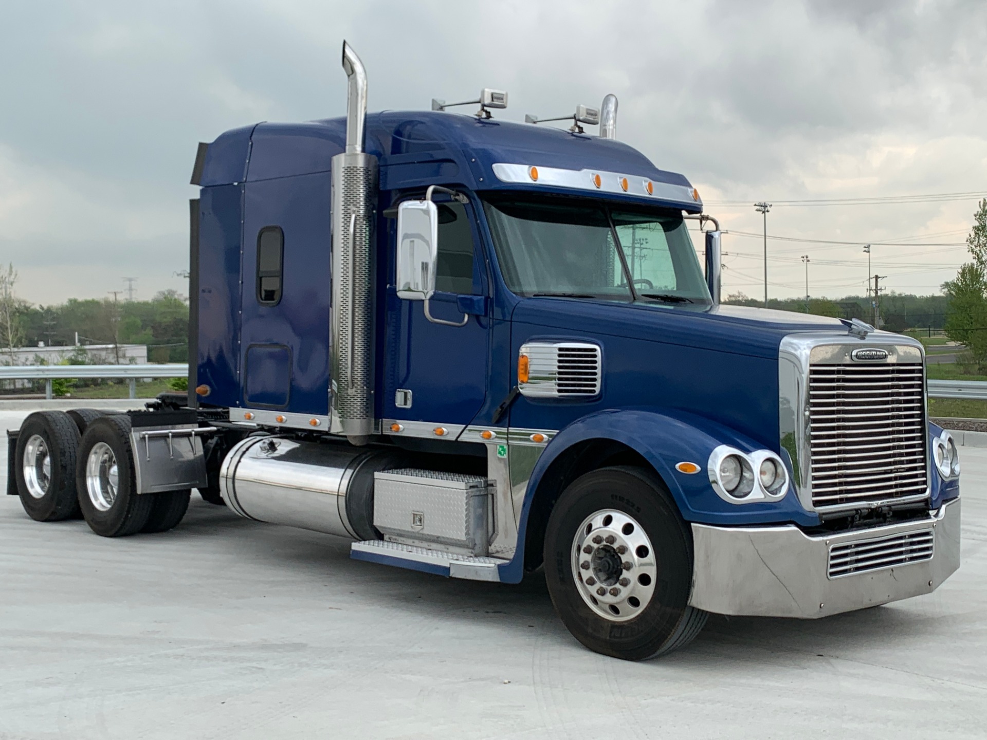 Used-2014-FREIGHTLINER-CORONADO-132-SLEEPER---Detroit-Series-60---500HP