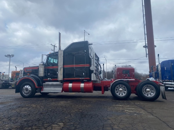 Used 2013 KENWORTH W900 Sleeper Cab - Cummins ISX for sale Sold at Chicago Motor Cars in West Chicago IL 60185 3