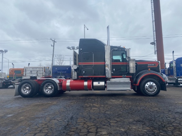 Used 2013 KENWORTH W900 Sleeper Cab - Cummins ISX for sale Sold at Chicago Motor Cars in West Chicago IL 60185 5
