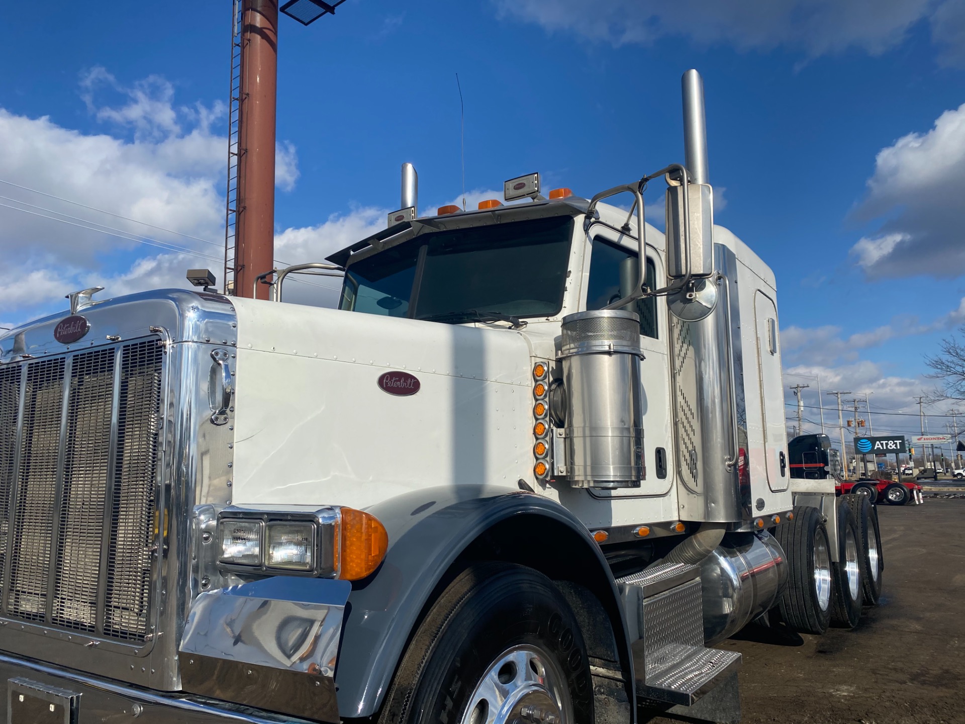 Used-2005-PETERBILT-379