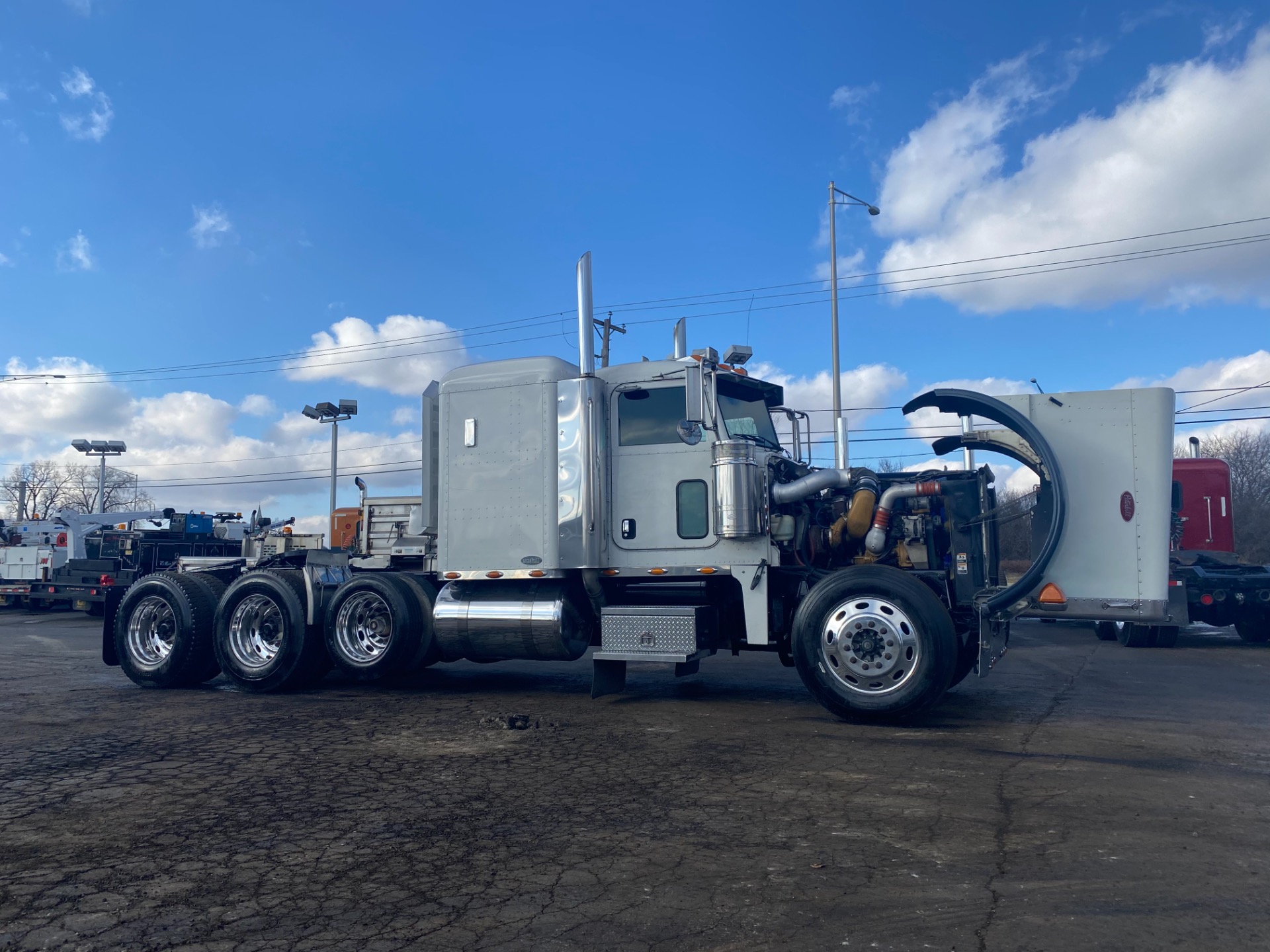 Used-2005-PETERBILT-379