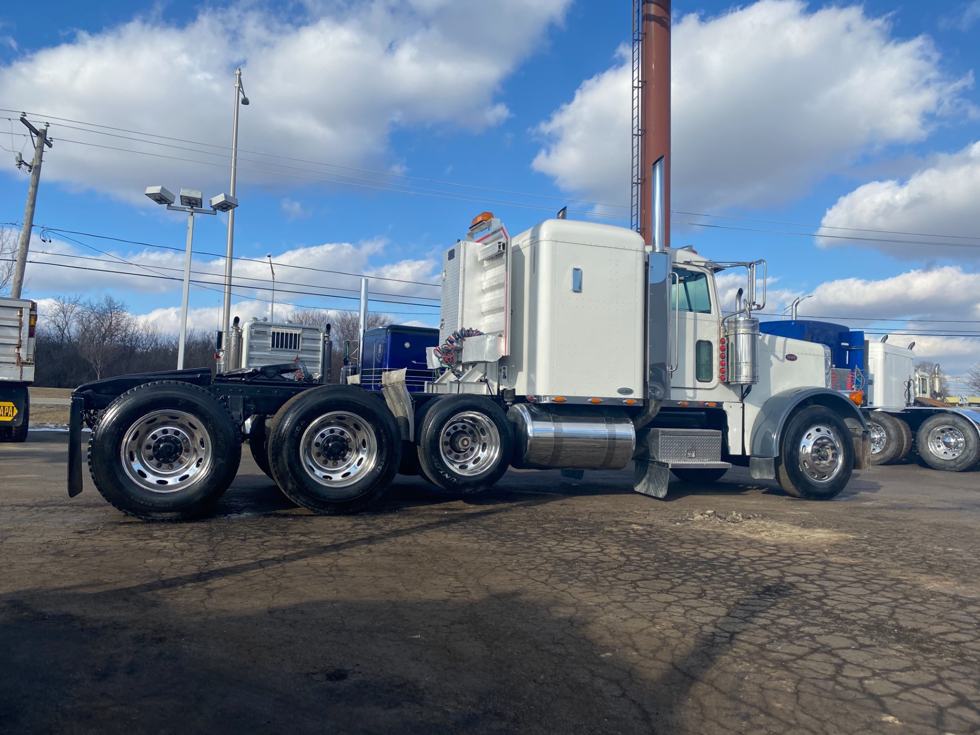 Used-2005-PETERBILT-379