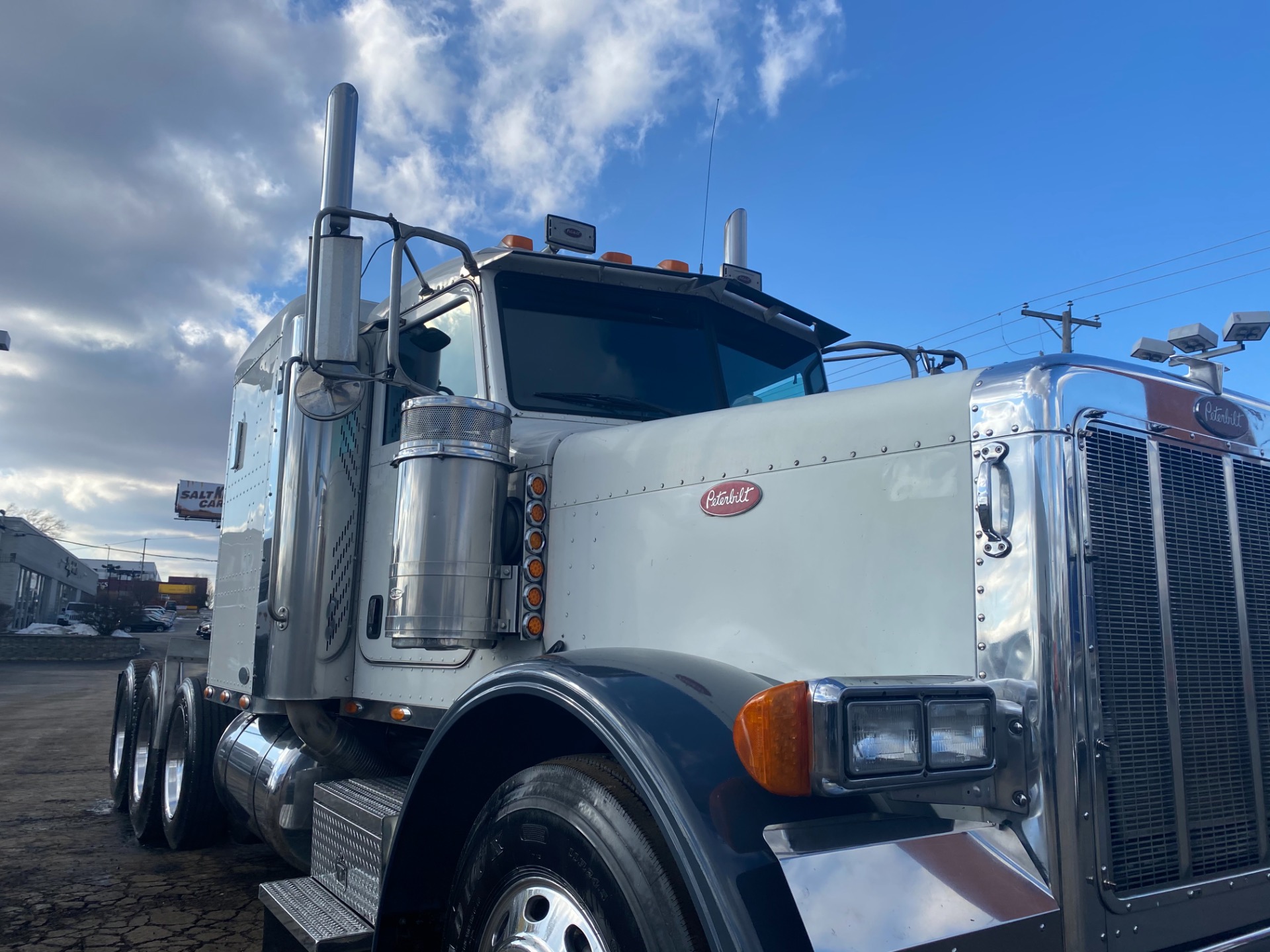 Used-2005-PETERBILT-379