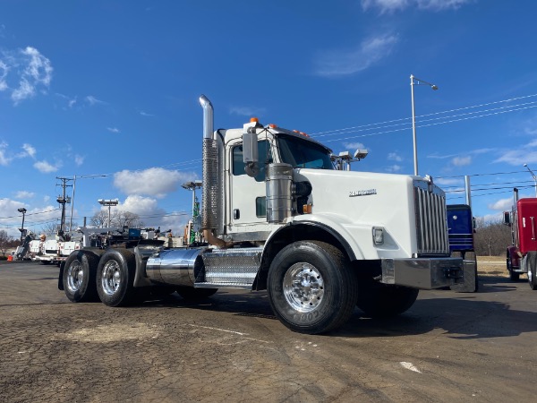Used 2009 Kenworth T800 Day Cab - Cummins ISX for sale Sold at Chicago Motor Cars in West Chicago IL 60185 1