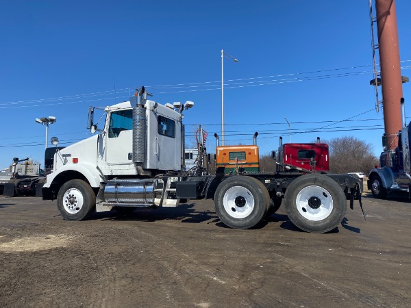 Used 2006 KENWORTH T800 Day Cab - CAT C15 for sale Sold at Chicago Motor Cars in West Chicago IL 60185 3