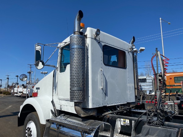 Used-2006-KENWORTH-T800-Day-Cab---CAT-C15