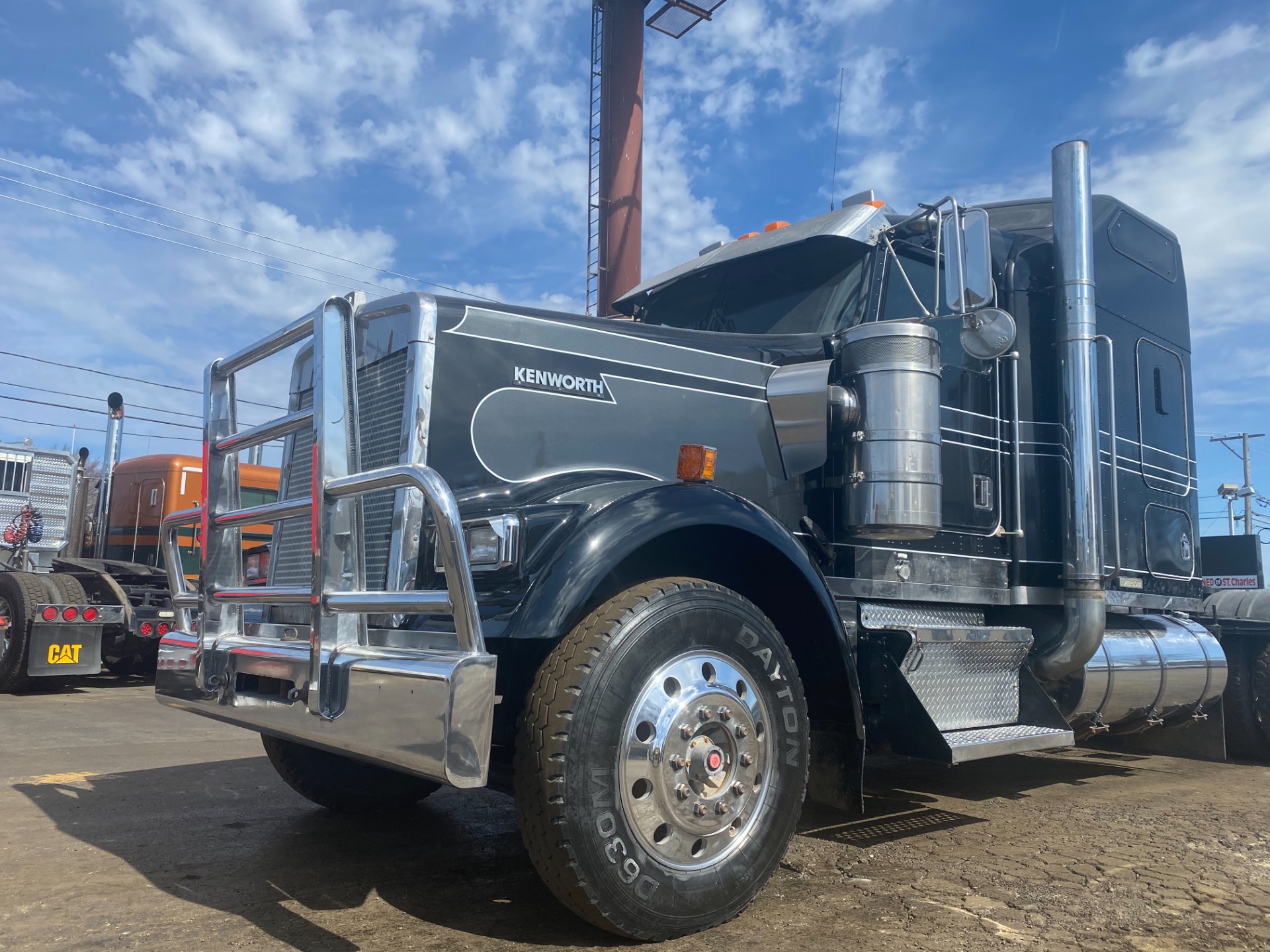 Used-2000-KENWORTH-W900-Sleeper-Cab---CAT-3406E---550-HP