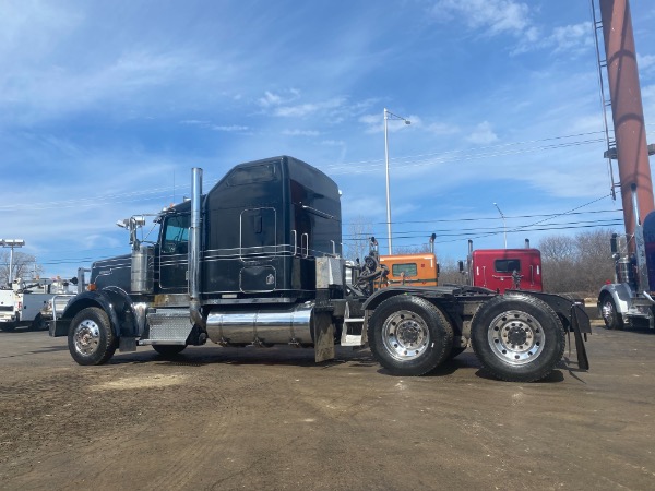 Used 2000 KENWORTH W900 Sleeper Cab - CAT 3406E - 550 HP for sale Sold at Chicago Motor Cars in West Chicago IL 60185 3