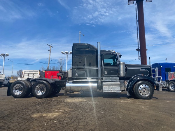 Used 2000 KENWORTH W900 Sleeper Cab - CAT 3406E - 550 HP for sale Sold at Chicago Motor Cars in West Chicago IL 60185 5