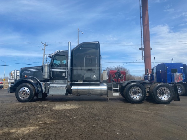 Used 2000 KENWORTH W900 Sleeper Cab - CAT 3406E - 550 HP for sale Sold at Chicago Motor Cars in West Chicago IL 60185 6